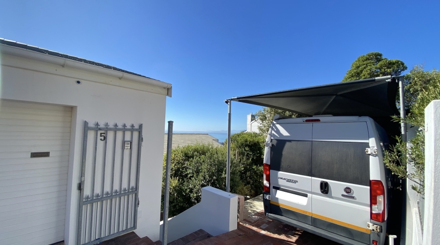5 Bedroom Property for Sale in Simons Kloof Western Cape